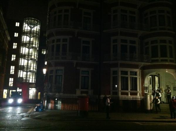 LIVESTREAM: Outside of Ecuador Embassy – Realtime Updates on UK Attempt to Breach Ecuador Embassy