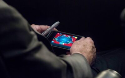 NWO Poker Puppet: McCain Busted Playing iPhone Game as Senate Syria War Vote Takes Place